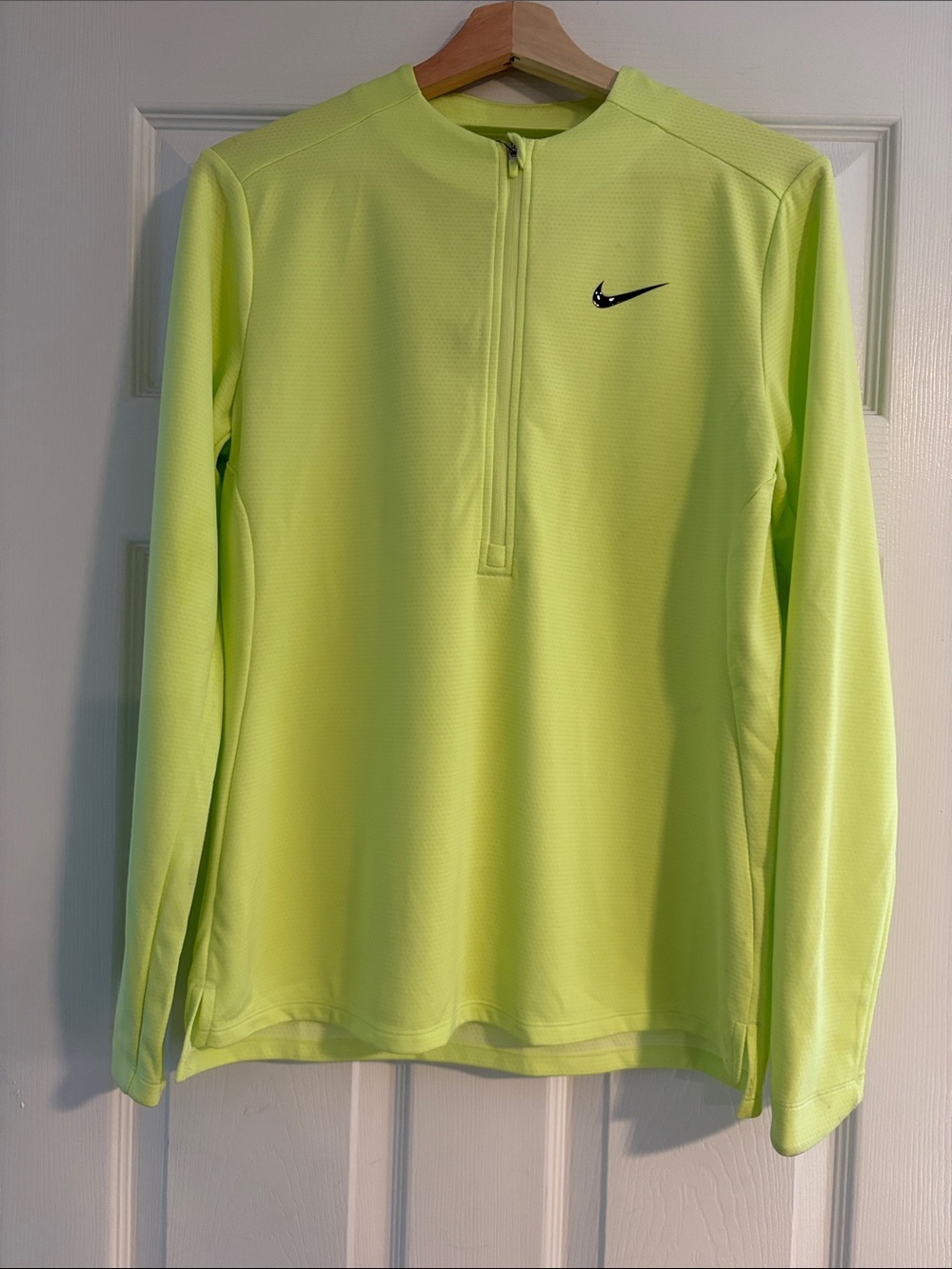 NWT Women’s Nike Golf Dri-Fit Neon Lime Long-Sleeve 3/4 Zip Top
Size: Small